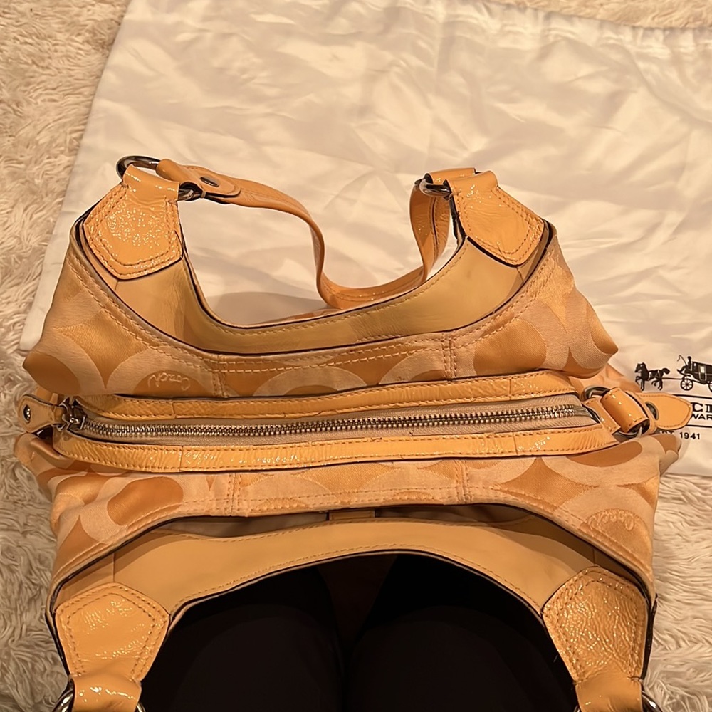 Vintage Signature Coach Handbag - Picture 3 of 9